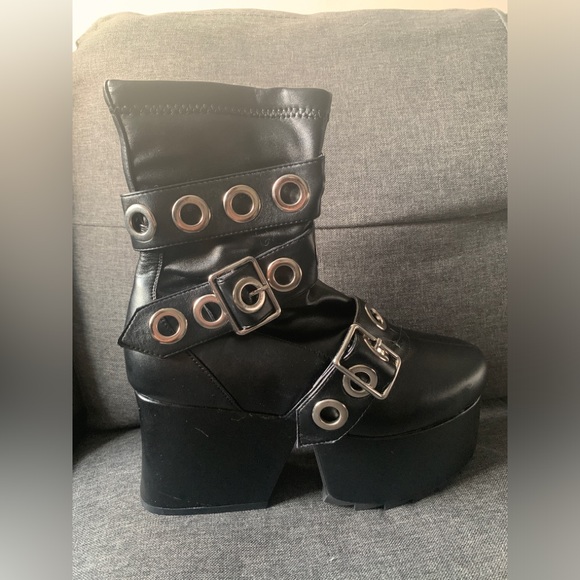 Lamoda Y2K Dark Necessities Platform Boots 🖤 - Picture 4 of 4